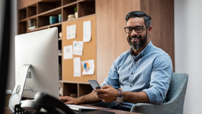 A CTO real estate at his desk